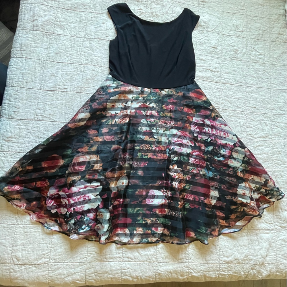 SLNY Black TopRound Neck Front V Back Tulle Bottom Floral Stripped Elegant Dress
